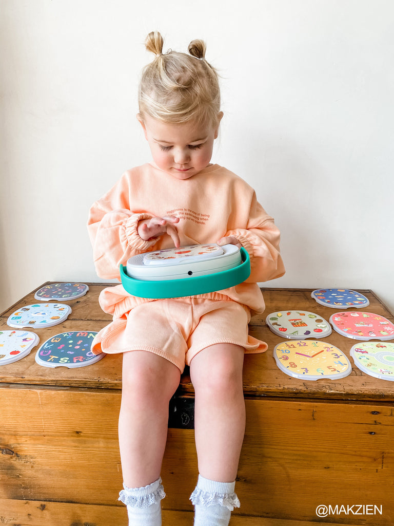 TIMIO Starter Kit: The Screen-Free, Interactive Educational  Audio & Learning Toy from 2 Years on with 5 Discs + 8 Languages  DE/EN/FR/ES/IT/NL/CN/PT : Electronics
